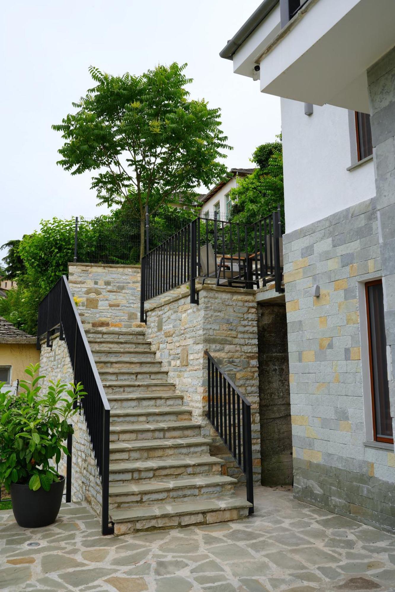 Castlefront Villa Gjirokastër Eksteriør billede